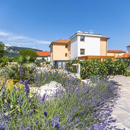 Vila Iris Baska エクステリア 写真
