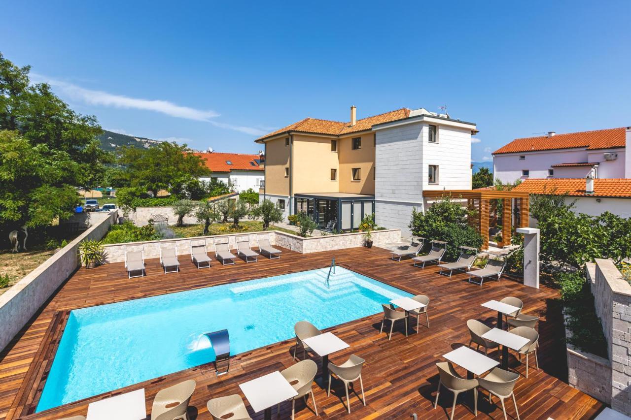 Vila Iris Baska エクステリア 写真